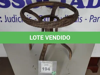 LOTE 194 - 01 MESA DE CANTO DE JARDIM. (NO ESTADO EM QUE SE ENCONTRA. SUJEITO A AVARIAS OCULTAS/VISÍVEIS.) BF8661C