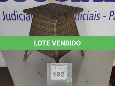 LOTE 192 - 01 MESA DE CANTO. (NO ESTADO EM QUE SE ENCONTRA. SUJEITO A AVARIAS OCULTAS/VISÍVEIS.) BH1523N