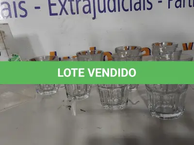 LOTE 219 - 01 LOTE COM 10 COPOS DE VIDRO. (NO ESTADO EM QUE SE ENCONTRA. SUJEITO A AVARIAS OCULTAS/VISÍVEIS.)