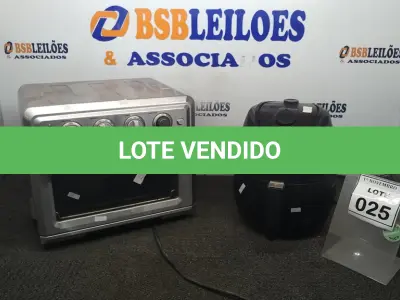LOTE 025 - 01 FORNO ELÉTRICO MARCA WARING E 01 AIR FRYER. (NO ESTADO) ATENÇÃO! FAZER A VISITAÇÃO ANTES DE ARREMATAR, NÃO SABEMOS SE FUNCIONA, LEILÃO NÃO TEM GARANTIA E NEM DEVOLUÇÃO, SUJEITO A POSSÍVEIS AVARIAS VISÍVEIS/OCULTAS E/OU AUSÊNCIA DE COMPONENTES.