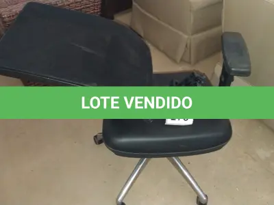 LOTE 276 - 01 CADEIRA PRETA COM ENCOSTO QUEBRADO (NO ESTADO EM QUE SE ENCONTRA. SUJEITO A AVARIAS OCULTAS/VISÍVEIS.) AU2462F