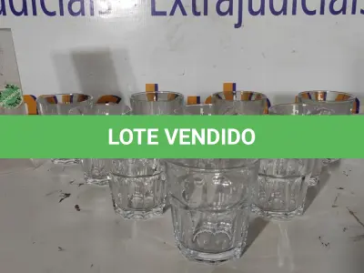 LOTE 219 - 01 LOTE COM 10 COPOS DE VIDRO. (NO ESTADO EM QUE SE ENCONTRA. SUJEITO A AVARIAS OCULTAS/VISÍVEIS.)