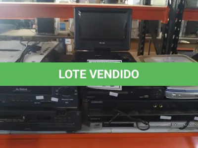 LOTE 055 - 01 LOTE COM VÁRIOS APARELHOS DE DVD E VÍDEO CASSETE DE MARCAS E MODELOS DIVERSOS. (NO ESTADO) ATENÇÃO! FAZER A VISITAÇÃO ANTES DE ARREMATAR, NÃO SABEMOS SE FUNCIONA, LEILÃO NÃO TEM GARANTIA E NEM DEVOLUÇÃO, SUJEITO A POSSÍVEIS AVARIAS VISÍVEIS/OCULTAS E/OU AUSÊNCIA DE COMPONENTES.