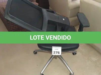 LOTE 276 - 01 CADEIRA PRETA COM ENCOSTO QUEBRADO (NO ESTADO EM QUE SE ENCONTRA. SUJEITO A AVARIAS OCULTAS/VISÍVEIS.) AU2462F