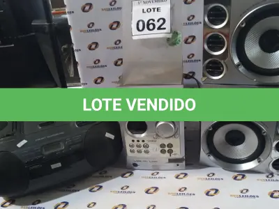 LOTE 062 - 01 MICRO SYSTEM MARCA AIWA E 01 APARELHO DE SOM COM 02 CAIXAS MARCA PHILIPS. (NO ESTADO) ATENÇÃO! FAZER A VISITAÇÃO ANTES DE ARREMATAR, NÃO SABEMOS SE FUNCIONA, LEILÃO NÃO TEM GARANTIA E NEM DEVOLUÇÃO, SUJEITO A POSSÍVEIS AVARIAS VISÍVEIS/OCULTAS E/OU AUSÊNCIA DE COMPONENTES.