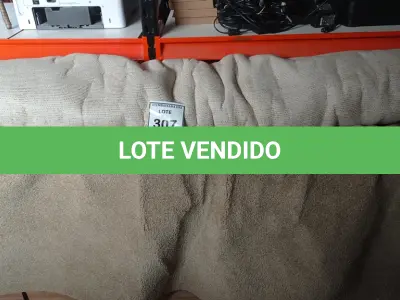 LOTE 307 - 01 TAPETE. (NO ESTADO EM QUE SE ENCONTRA. SUJEITO A AVARIAS OCULTAS/VISÍVEIS.) AV9621B