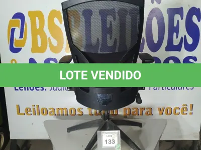 LOTE 133 - 01 CADEIRA DE ESCRITÓRIO. (NO ESTADO EM QUE SE ENCONTRA. SUJEITO A AVARIAS OCULTAS/VISÍVEIS.)