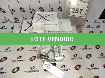 LOTE 257 - 10 CAIXAS COM FECHADURAS. (NO ESTADO EM QUE SE ENCONTRA. SUJEITO A AVARIAS OCULTAS/VISÍVEIS.)