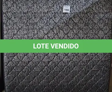 LOTE 166 - 01 COLCHÃO CASAL COM BASE1,98CM X 1,58CM. (NO ESTADO EM QUE SE ENCONTRA. SUJEITO A AVARIAS OCULTAS/VISÍVEIS.) AU2183N