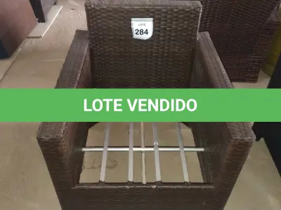 LOTE 284 - 01 POLTRONA DE JARDIM. (NO ESTADO EM QUE SE ENCONTRA. SUJEITO A AVARIAS OCULTAS/VISÍVEIS.) BH1646J