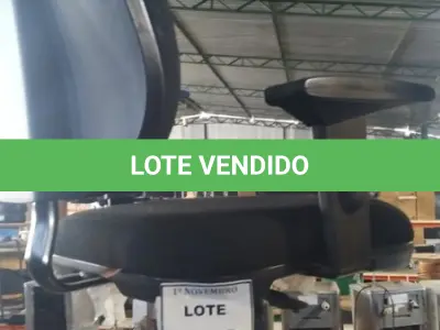 LOTE 060 - 01 CADEIRA GIRATÓRIA ENCOSTO ALTO MARCA CAVALETTI. (NO ESTADO) ATENÇÃO! FAZER A VISITAÇÃO ANTES DE ARREMATAR, NÃO SABEMOS SE FUNCIONA, LEILÃO NÃO TEM GARANTIA E NEM DEVOLUÇÃO, SUJEITO A POSSÍVEIS AVARIAS VISÍVEIS/OCULTAS E/OU AUSÊNCIA DE COMPONENTES.