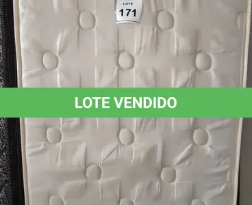 LOTE 171 - 01 COLCHÃO SOLTEIRO COM BASE 1,88CM X 0,88CM. (NO ESTADO EM QUE SE ENCONTRA. SUJEITO A AVARIAS OCULTAS/VISÍVEIS.) BJ6977E
