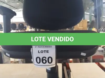LOTE 060 - 01 CADEIRA GIRATÓRIA ENCOSTO ALTO MARCA CAVALETTI. (NO ESTADO) ATENÇÃO! FAZER A VISITAÇÃO ANTES DE ARREMATAR, NÃO SABEMOS SE FUNCIONA, LEILÃO NÃO TEM GARANTIA E NEM DEVOLUÇÃO, SUJEITO A POSSÍVEIS AVARIAS VISÍVEIS/OCULTAS E/OU AUSÊNCIA DE COMPONENTES.