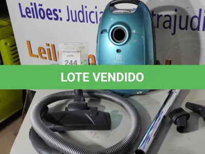 LOTE 244 - 01 ASPIRADOR ELECTROLUX 127VOLTS. (NO ESTADO EM QUE SE ENCONTRA. SUJEITO A AVARIAS OCULTAS/VISÍVEIS.) BF8494D