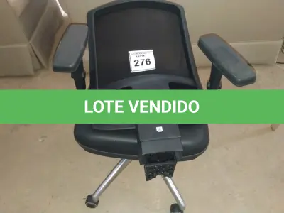 LOTE 276 - 01 CADEIRA PRETA COM ENCOSTO QUEBRADO (NO ESTADO EM QUE SE ENCONTRA. SUJEITO A AVARIAS OCULTAS/VISÍVEIS.) AU2462F