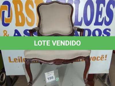 LOTE 198 - 01 POLTRONA. (NO ESTADO EM QUE SE ENCONTRA. SUJEITO A AVARIAS OCULTAS/VISÍVEIS.) AV9922C