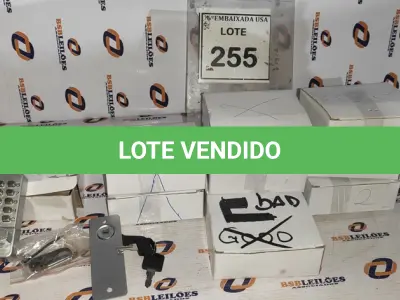 LOTE 255 - 10 CAIXAS COM FECHADURAS. (NO ESTADO EM QUE SE ENCONTRA. SUJEITO A AVARIAS OCULTAS/VISÍVEIS.)