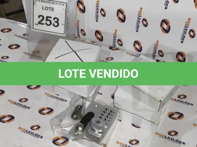 LOTE 253 - 07 CAIXAS COM FECHADURAS. (NO ESTADO EM QUE SE ENCONTRA. SUJEITO A AVARIAS OCULTAS/VISÍVEIS.)