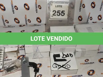 LOTE 255 - 10 CAIXAS COM FECHADURAS. (NO ESTADO EM QUE SE ENCONTRA. SUJEITO A AVARIAS OCULTAS/VISÍVEIS.)