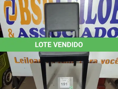 LOTE 191 - 01 CADEIRA DE JANTAR. (NO ESTADO EM QUE SE ENCONTRA. SUJEITO A AVARIAS OCULTAS/VISÍVEIS.) BF8630F