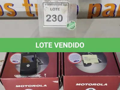 LOTE 230 - 02 MOTOROLAS RAZR V3 BLACK. (NO ESTADO EM QUE SE ENCONTRA. SUJEITO A AVARIAS OCULTAS/VISÍVEIS.) DS4NGWKG6C, DS4NGWKCCM
