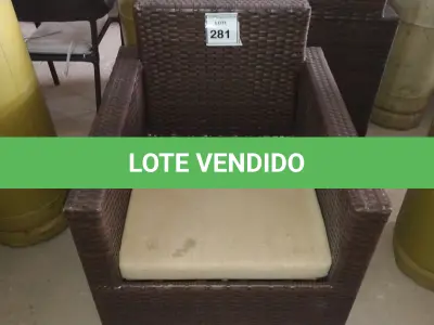 LOTE 281 - 01 POLTRONA DE JARDIM. (NO ESTADO EM QUE SE ENCONTRA. SUJEITO A AVARIAS OCULTAS/VISÍVEIS.) BH1590S