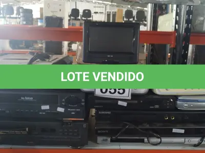 LOTE 055 - 01 LOTE COM VÁRIOS APARELHOS DE DVD E VÍDEO CASSETE DE MARCAS E MODELOS DIVERSOS. (NO ESTADO) ATENÇÃO! FAZER A VISITAÇÃO ANTES DE ARREMATAR, NÃO SABEMOS SE FUNCIONA, LEILÃO NÃO TEM GARANTIA E NEM DEVOLUÇÃO, SUJEITO A POSSÍVEIS AVARIAS VISÍVEIS/OCULTAS E/OU AUSÊNCIA DE COMPONENTES.