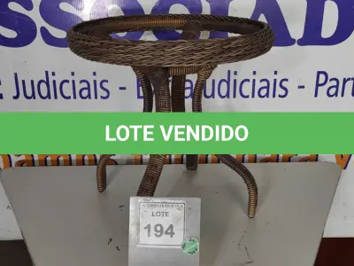 LOTE 194 - 01 MESA DE CANTO DE JARDIM. (NO ESTADO EM QUE SE ENCONTRA. SUJEITO A AVARIAS OCULTAS/VISÍVEIS.) BF8661C