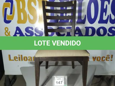 LOTE 147 - 01 CADEIRA DE JANTAR . (NO ESTADO EM QUE SE ENCONTRA. SUJEITO A AVARIAS OCULTAS/VISÍVEIS.) AU2145K
