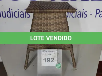 LOTE 192 - 01 MESA DE CANTO. (NO ESTADO EM QUE SE ENCONTRA. SUJEITO A AVARIAS OCULTAS/VISÍVEIS.) BH1523N