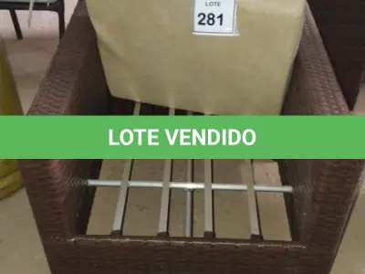 LOTE 281 - 01 POLTRONA DE JARDIM. (NO ESTADO EM QUE SE ENCONTRA. SUJEITO A AVARIAS OCULTAS/VISÍVEIS.) BH1590S