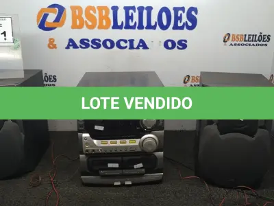 LOTE 021 - 01 APARELHO DE SOM COM 02 CAIXAS. (NO ESTADO) ATENÇÃO! FAZER A VISITAÇÃO ANTES DE ARREMATAR, NÃO SABEMOS SE FUNCIONA, LEILÃO NÃO TEM GARANTIA E NEM DEVOLUÇÃO, SUJEITO A POSSÍVEIS AVARIAS VISÍVEIS/OCULTAS E/OU AUSÊNCIA DE COMPONENTES.