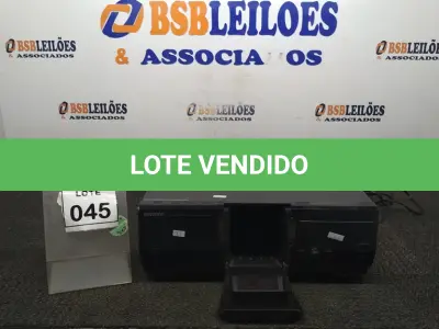 LOTE 045 - 01 REPRODUTOR DE DISCOS COMPACTOS MÚLTIPLOS KENWOOD. (NO ESTADO) ATENÇÃO! FAZER A VISITAÇÃO ANTES DE ARREMATAR, NÃO SABEMOS SE FUNCIONA, LEILÃO NÃO TEM GARANTIA E NEM DEVOLUÇÃO, SUJEITO A POSSÍVEIS AVARIAS VISÍVEIS/OCULTAS E/OU AUSÊNCIA DE COMPONENTES.