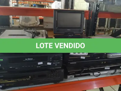 LOTE 055 - 01 LOTE COM VÁRIOS APARELHOS DE DVD E VÍDEO CASSETE DE MARCAS E MODELOS DIVERSOS. (NO ESTADO) ATENÇÃO! FAZER A VISITAÇÃO ANTES DE ARREMATAR, NÃO SABEMOS SE FUNCIONA, LEILÃO NÃO TEM GARANTIA E NEM DEVOLUÇÃO, SUJEITO A POSSÍVEIS AVARIAS VISÍVEIS/OCULTAS E/OU AUSÊNCIA DE COMPONENTES.