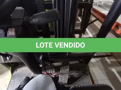 LOTE 373 - 01 EMPILHADEIRA CLARK GENEX POWER GEX 16 ELETRICA COM CARREGADOR. (NO ESTADO EM QUE SE ENCONTRA. SUJEITO A AVARIAS OCULTAS/VISÍVEIS.)