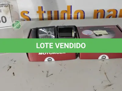 LOTE 230 - 02 MOTOROLAS RAZR V3 BLACK. (NO ESTADO EM QUE SE ENCONTRA. SUJEITO A AVARIAS OCULTAS/VISÍVEIS.) DS4NGWKG6C, DS4NGWKCCM