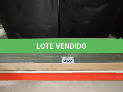 LOTE 250 - 03 VIDROS TEMPERADOS 1,50CM X 0,46CM. 0,8MM.  (NO ESTADO EM QUE SE ENCONTRA. SUJEITO A AVARIAS OCULTAS/VISÍVEIS.)
