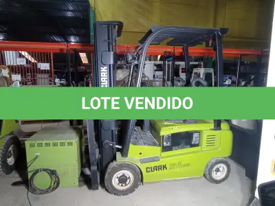 LOTE 373 - 01 EMPILHADEIRA CLARK GENEX POWER GEX 16 ELETRICA COM CARREGADOR. (NO ESTADO EM QUE SE ENCONTRA. SUJEITO A AVARIAS OCULTAS/VISÍVEIS.)