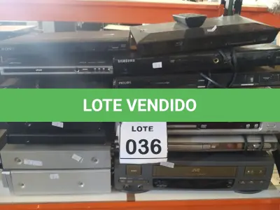 LOTE 036 - 01 LOTE COM VÁRIOS APARELHOS DE DVD E VÍDEO CASSETE DE MARCAS E MODELOS DIVERSOS. (NO ESTADO) ATENÇÃO! FAZER A VISITAÇÃO ANTES DE ARREMATAR, NÃO SABEMOS SE FUNCIONA, LEILÃO NÃO TEM GARANTIA E NEM DEVOLUÇÃO, SUJEITO A POSSÍVEIS AVARIAS VISÍVEIS/OCULTAS E/OU AUSÊNCIA DE COMPONENTES.