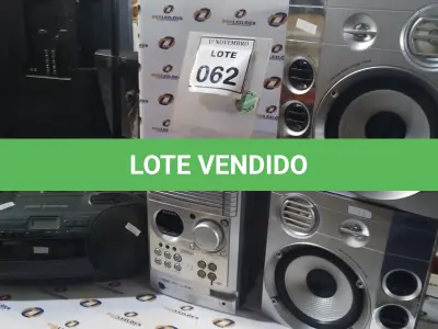 LOTE 062 - 01 MICRO SYSTEM MARCA AIWA E 01 APARELHO DE SOM COM 02 CAIXAS MARCA PHILIPS. (NO ESTADO) ATENÇÃO! FAZER A VISITAÇÃO ANTES DE ARREMATAR, NÃO SABEMOS SE FUNCIONA, LEILÃO NÃO TEM GARANTIA E NEM DEVOLUÇÃO, SUJEITO A POSSÍVEIS AVARIAS VISÍVEIS/OCULTAS E/OU AUSÊNCIA DE COMPONENTES.