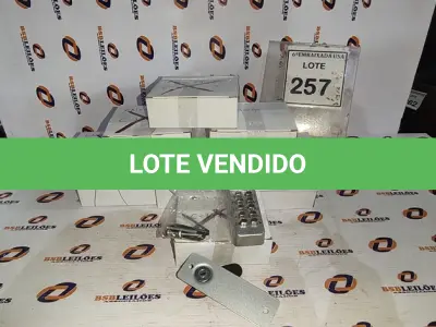 LOTE 257 - 10 CAIXAS COM FECHADURAS. (NO ESTADO EM QUE SE ENCONTRA. SUJEITO A AVARIAS OCULTAS/VISÍVEIS.)