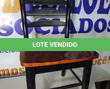 LOTE 241 - 01 CADEIRA PARA COZINHA. (NO ESTADO EM QUE SE ENCONTRA. SUJEITO A AVARIAS OCULTAS/VISÍVEIS.) AV9942W