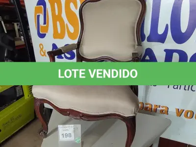 LOTE 198 - 01 POLTRONA. (NO ESTADO EM QUE SE ENCONTRA. SUJEITO A AVARIAS OCULTAS/VISÍVEIS.) AV9922C
