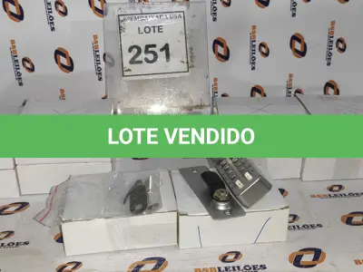 LOTE 251 - 09 CAIXAS COM FECHADURAS. (NO ESTADO EM QUE SE ENCONTRA. SUJEITO A AVARIAS OCULTAS/VISÍVEIS.)