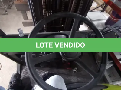 LOTE 374 - 01 EMPILHADEIRA A GÁS CLARK CMP25L . (NO ESTADO EM QUE SE ENCONTRA. SUJEITO A AVARIAS OCULTAS/VISÍVEIS.)