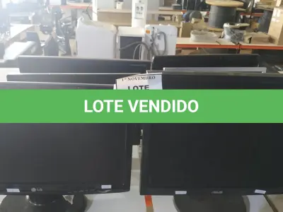 LOTE 012 - 07 MONITORES LCD DE MARCAS E MODELOS DIVERSOS. (NO ESTADO) ATENÇÃO! FAZER A VISITAÇÃO ANTES DE ARREMATAR, NÃO SABEMOS SE FUNCIONA, LEILÃO NÃO TEM GARANTIA E NEM DEVOLUÇÃO, SUJEITO A POSSÍVEIS AVARIAS VISÍVEIS/OCULTAS E/OU AUSÊNCIA DE COMPONENTES.