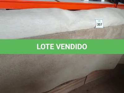 LOTE 307 - 01 TAPETE. (NO ESTADO EM QUE SE ENCONTRA. SUJEITO A AVARIAS OCULTAS/VISÍVEIS.) AV9621B