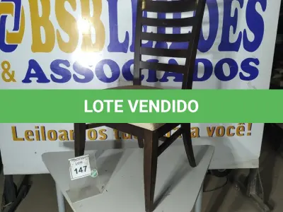 LOTE 147 - 01 CADEIRA DE JANTAR . (NO ESTADO EM QUE SE ENCONTRA. SUJEITO A AVARIAS OCULTAS/VISÍVEIS.) AU2145K