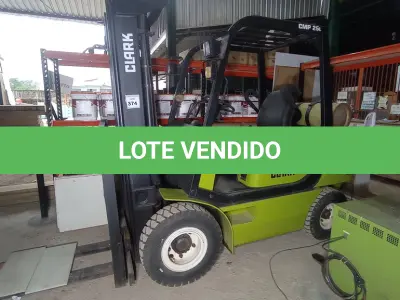 LOTE 374 - 01 EMPILHADEIRA A GÁS CLARK CMP25L . (NO ESTADO EM QUE SE ENCONTRA. SUJEITO A AVARIAS OCULTAS/VISÍVEIS.)