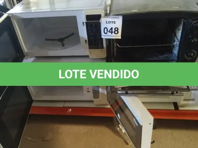 LOTE 048 - 01 FORNO ELÉTRICO E 03 MICRO-ONDAS DE MARCAS E MODELOS DIVERSOS. (NO ESTADO) ATENÇÃO! FAZER A VISITAÇÃO ANTES DE ARREMATAR, NÃO SABEMOS SE FUNCIONA, LEILÃO NÃO TEM GARANTIA E NEM DEVOLUÇÃO, SUJEITO A POSSÍVEIS AVARIAS VISÍVEIS/OCULTAS E/OU AUSÊNCIA DE COMPONENTES.
